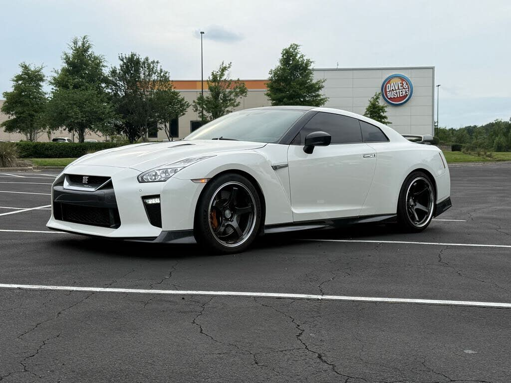 Nissan GT-R R35 front